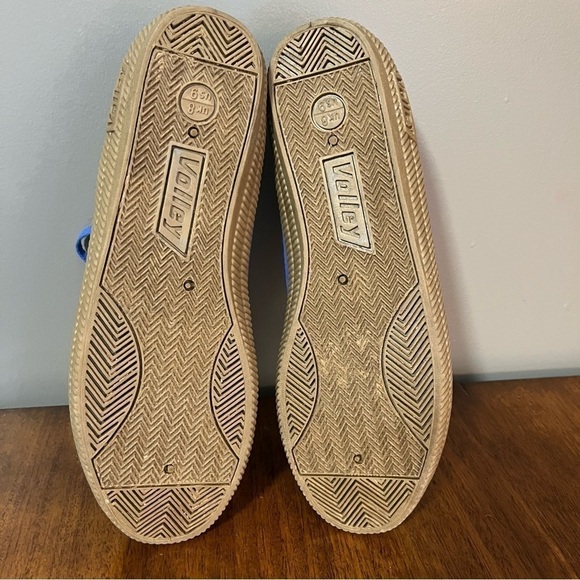 Volley international sneakers. Blue, mens size 9. - Picture 7 of 13